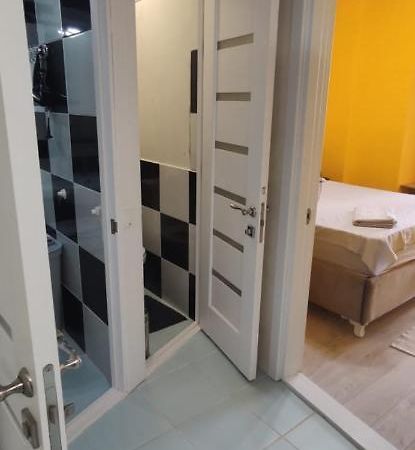 One Room With A Shared Bathroom Chisinau Exterior photo