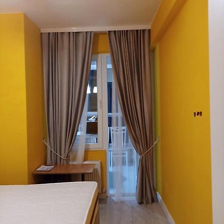 One Room With A Shared Bathroom Chisinau Exterior photo